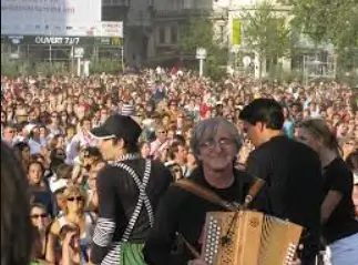 spectacle concert en plein air de Christian oller, danse contemporaine, avec musique, accordéon