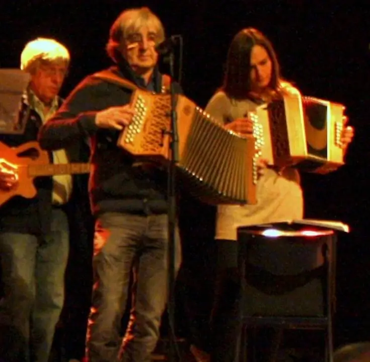Christian oller en concert, représentation avec l accordéon, en salle de spectacle